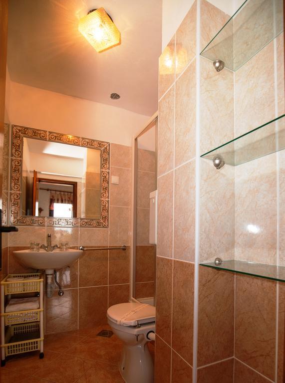 Apartment La Roza Funtana Exterior photo