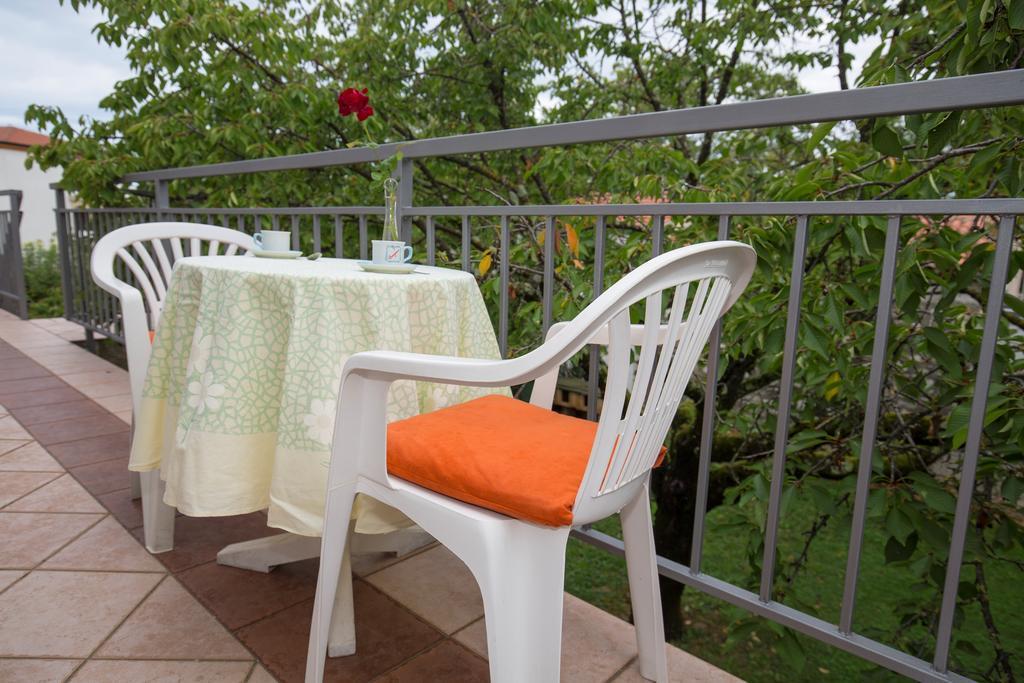 Apartment La Roza Funtana Exterior photo