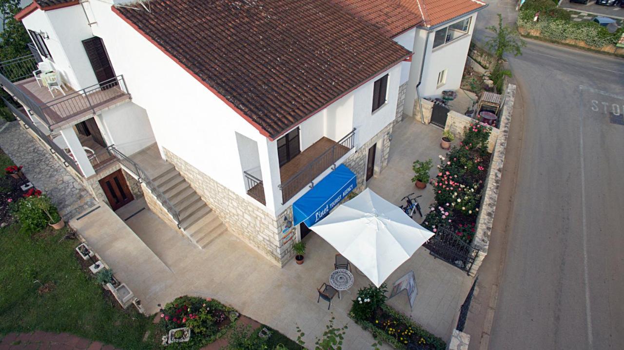 Apartment La Roza Funtana Exterior photo