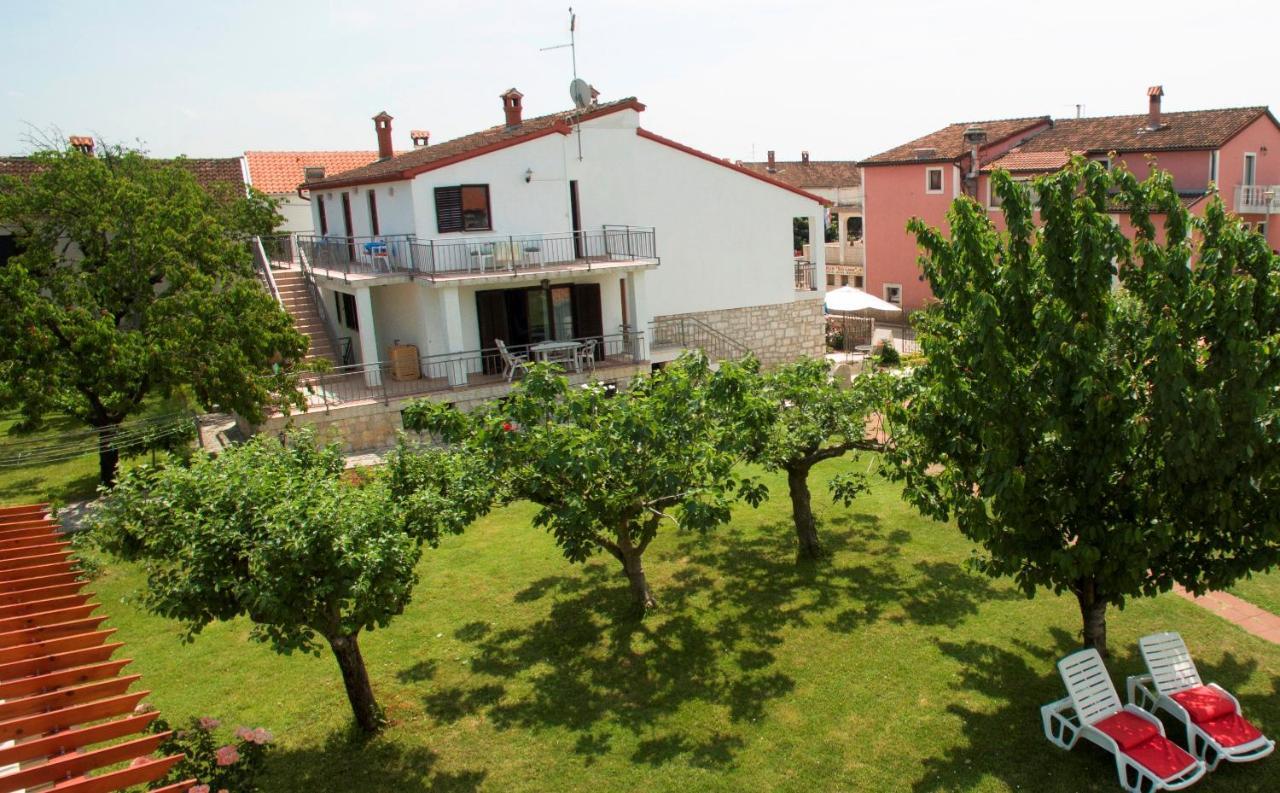 Apartment La Roza Funtana Exterior photo